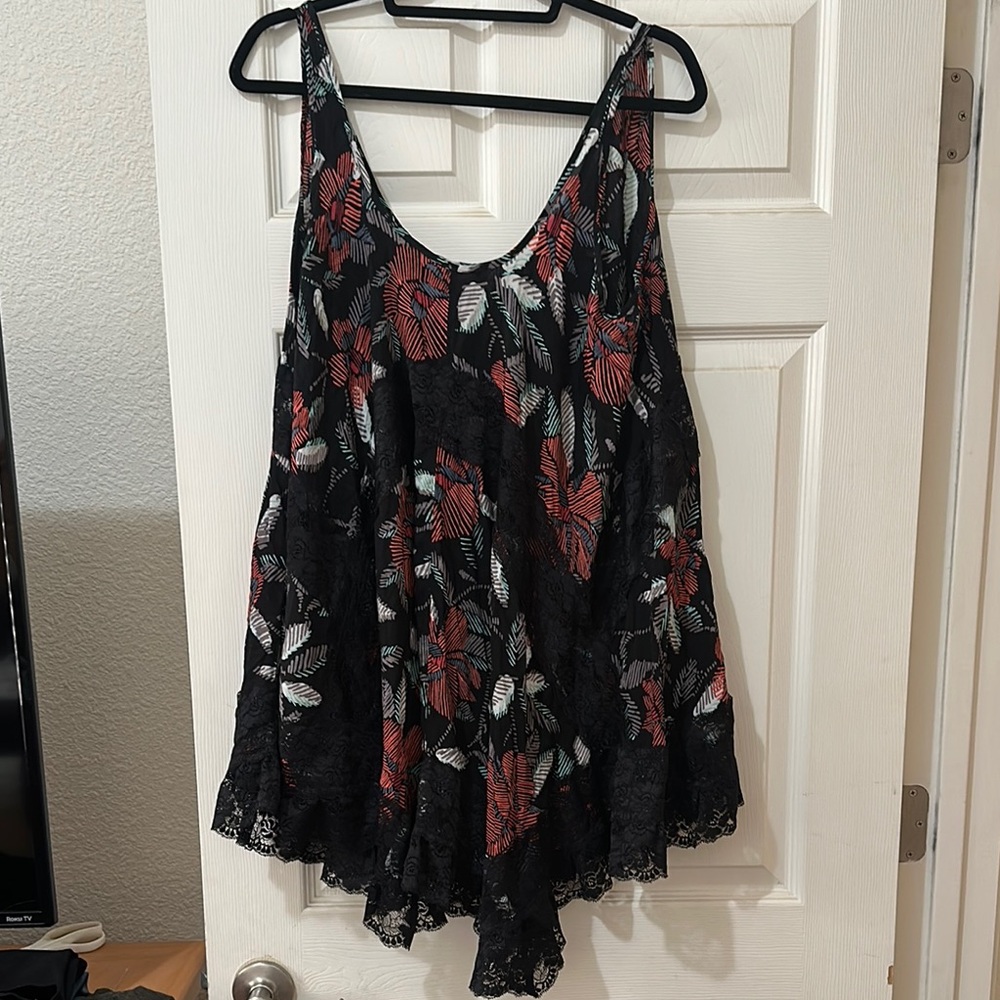 Floral Lace Sleeveless Top